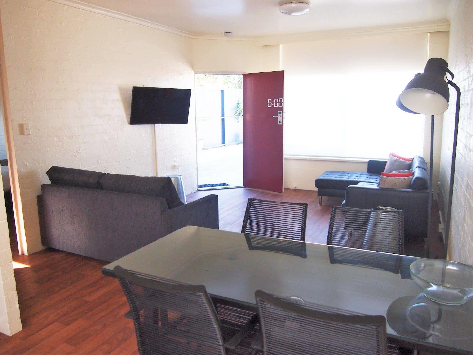 Siesta Central Apartments Сейл Екстериор снимка