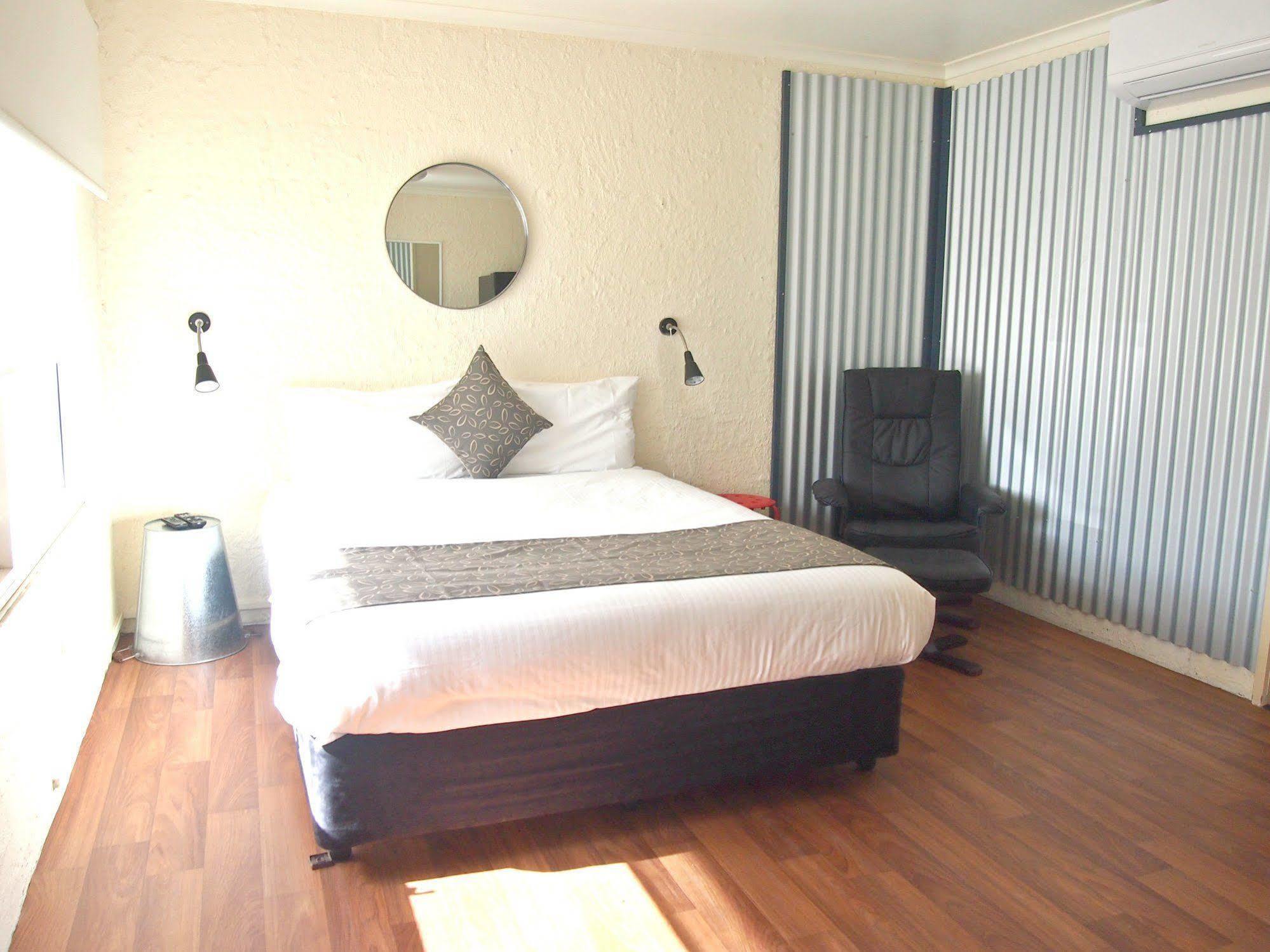 Siesta Central Apartments Сейл Екстериор снимка