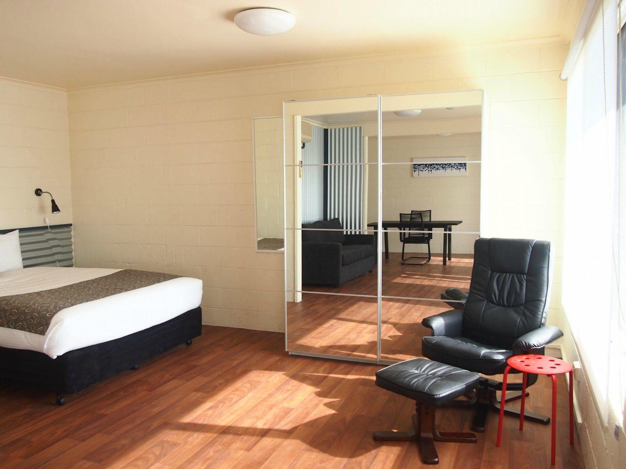 Siesta Central Apartments Сейл Екстериор снимка
