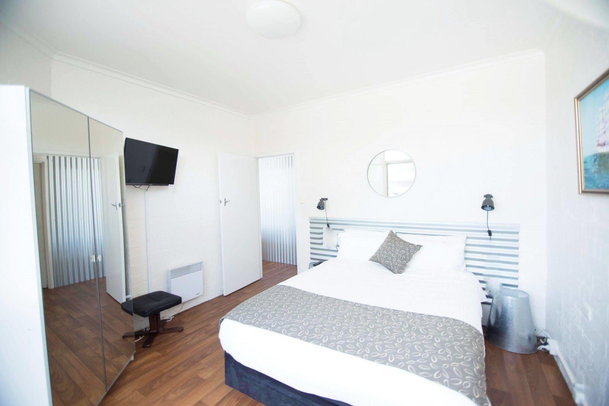 Siesta Central Apartments Сейл Екстериор снимка