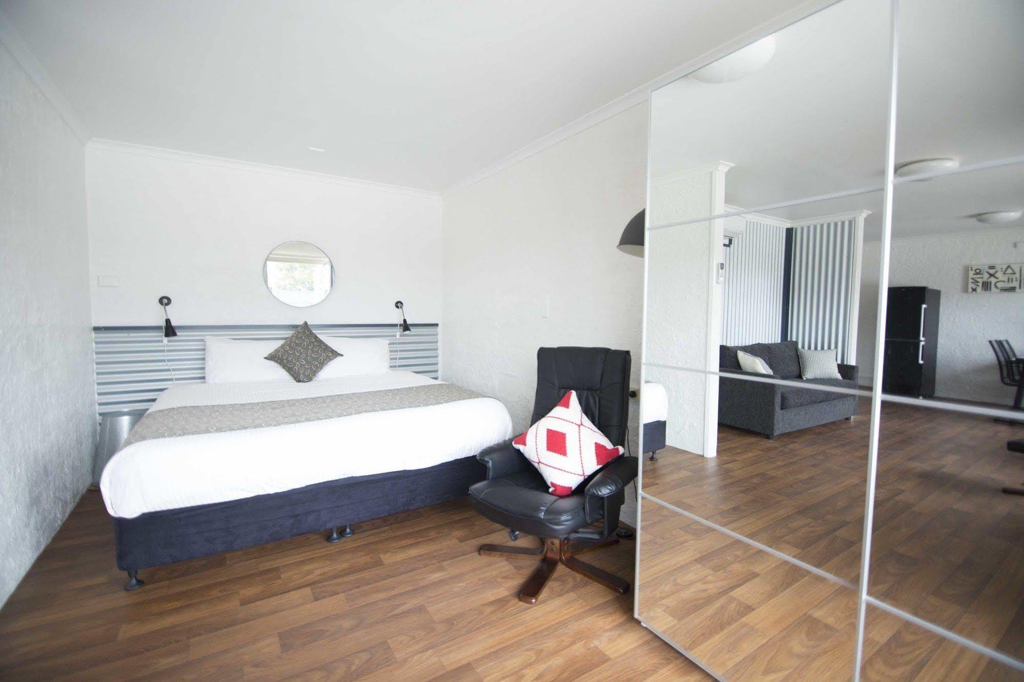 Siesta Central Apartments Сейл Екстериор снимка
