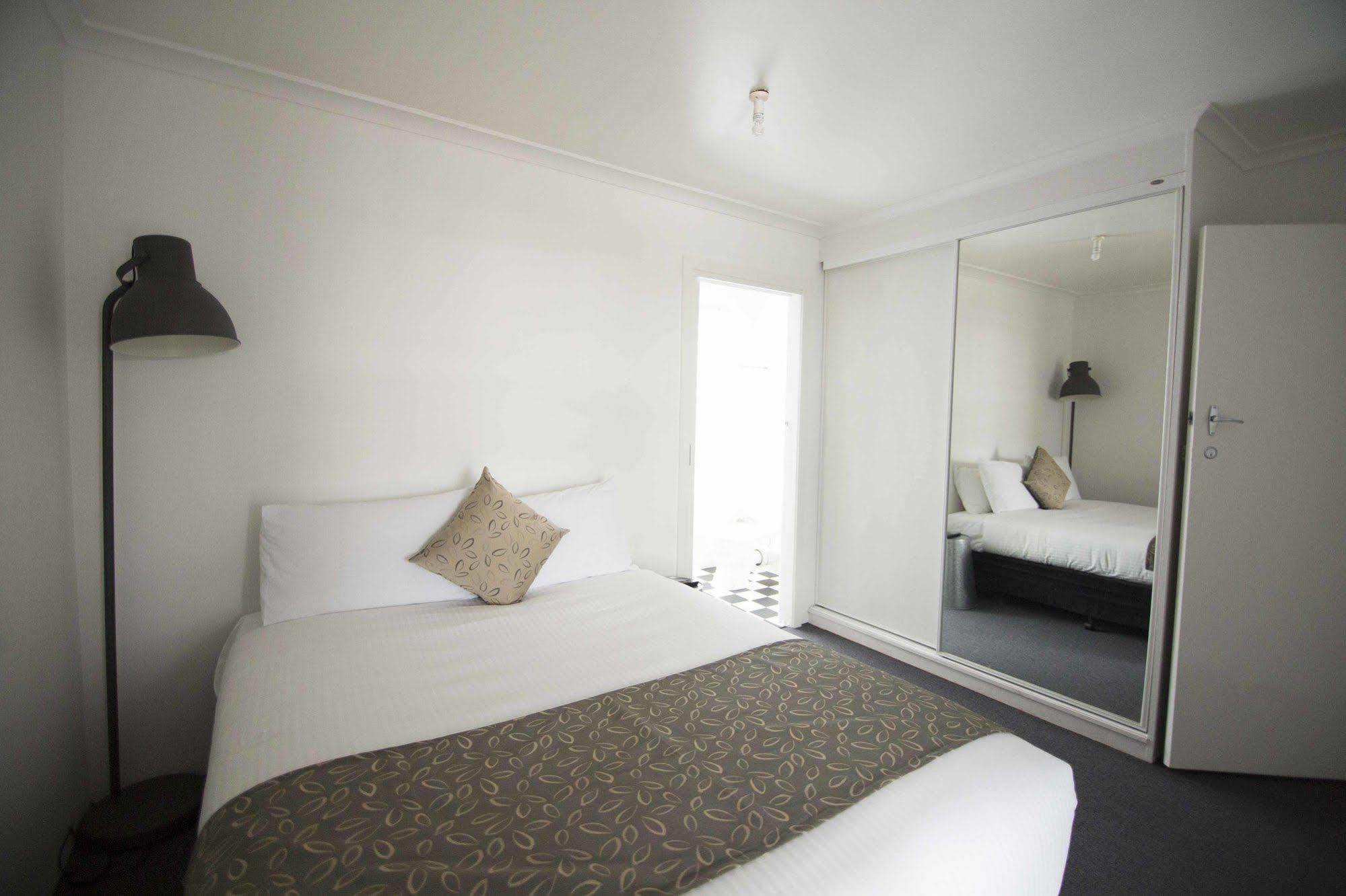 Siesta Central Apartments Сейл Екстериор снимка